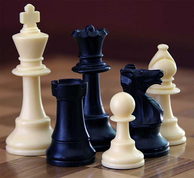 657px-chessset-782181.jpg